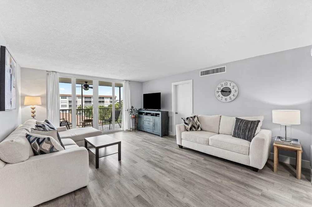 910 Dogwood Drive #444 Delray Beach, FL 33483