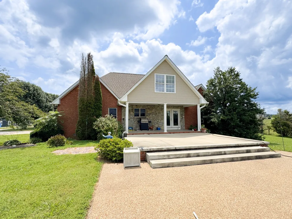 6606 Highway 52 W Lafayette, TN 37083