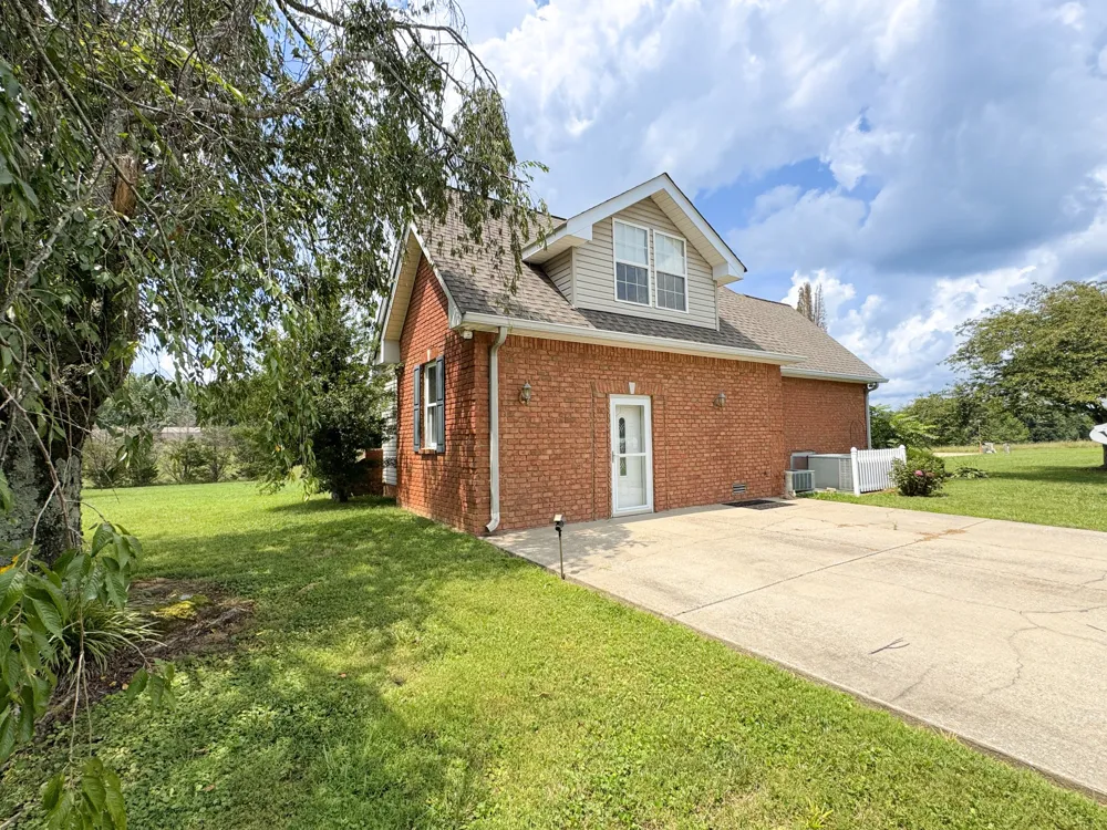 6606 Highway 52 W Lafayette, TN 37083