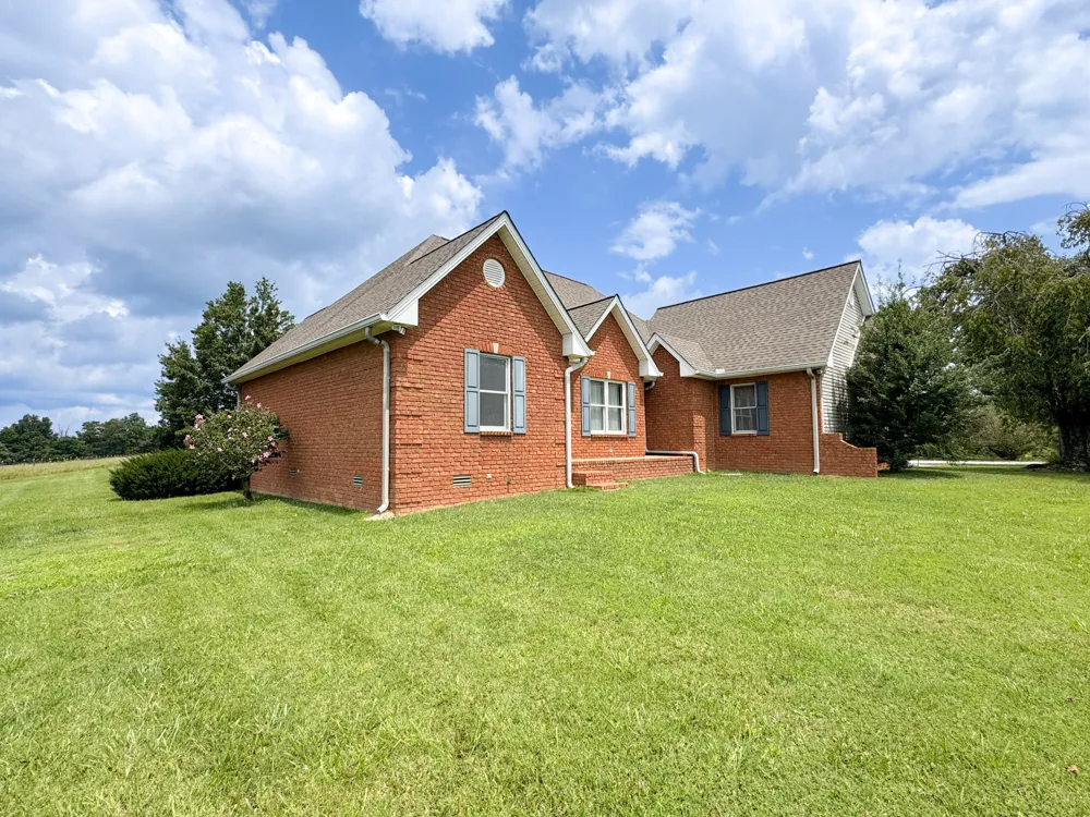 6606 Highway 52 W Lafayette, TN 37083