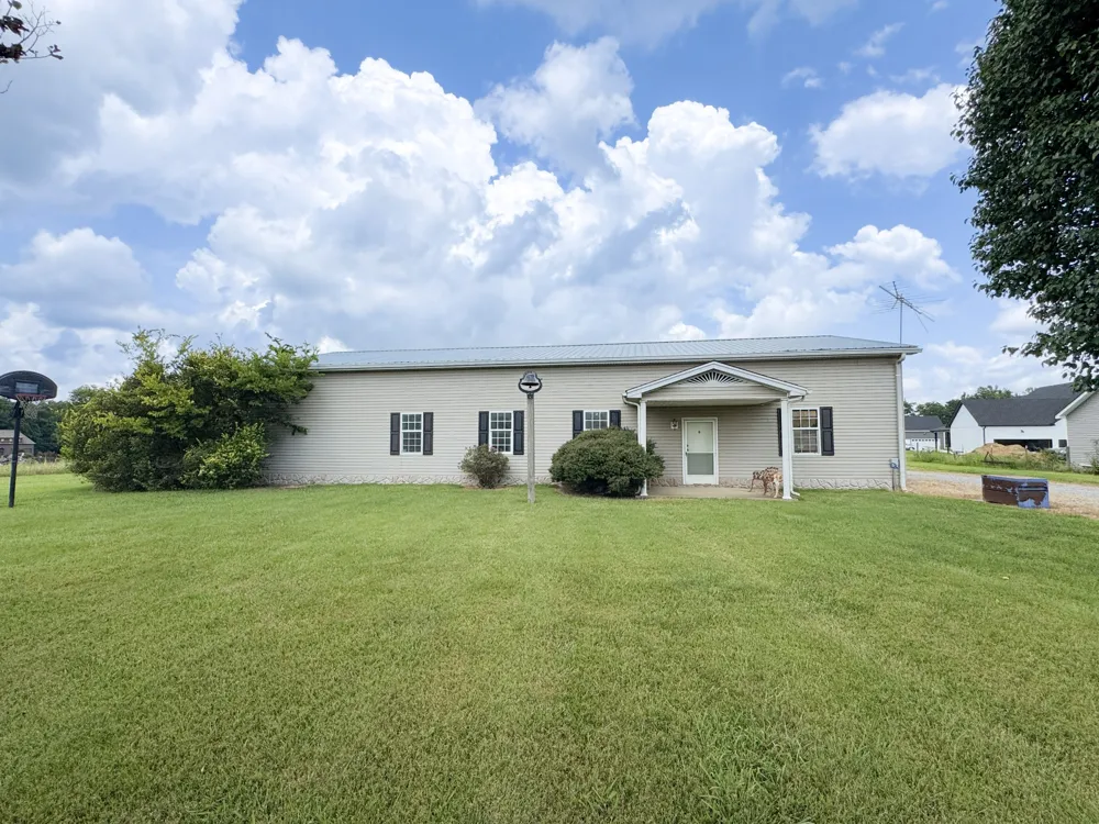 6606 Highway 52 W Lafayette, TN 37083