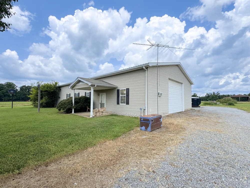 6606 Highway 52 W Lafayette, TN 37083