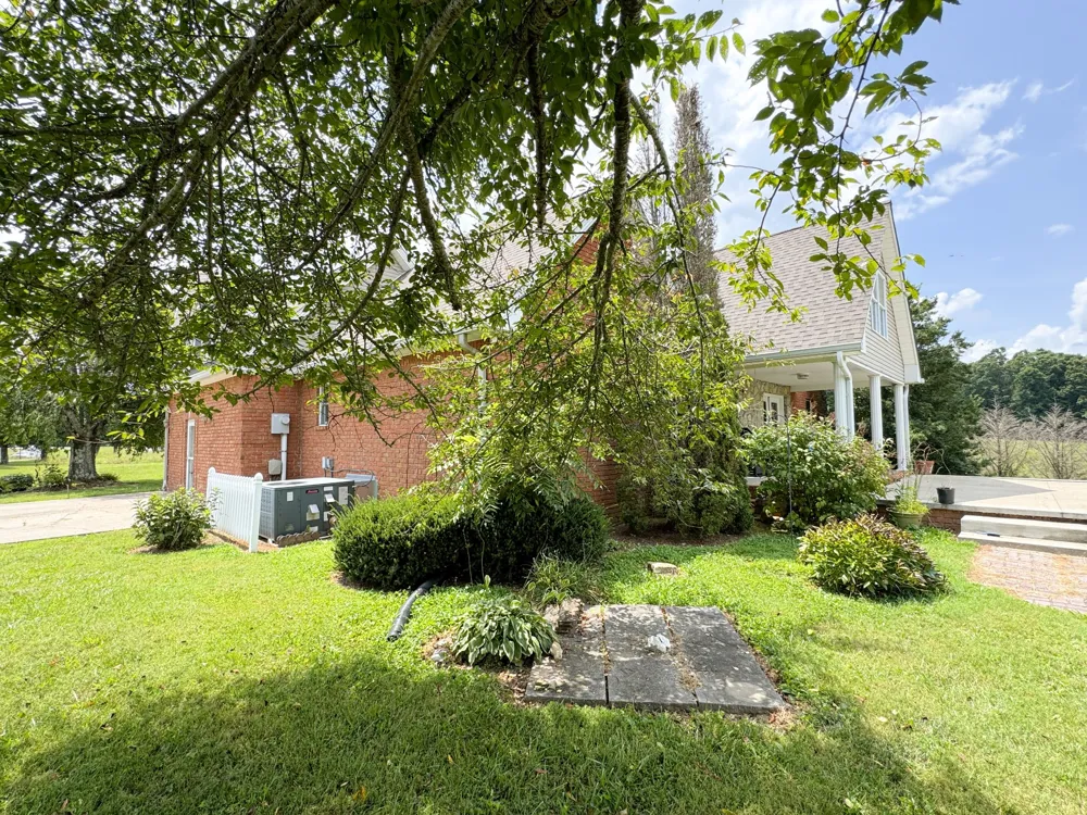 6606 Highway 52 W Lafayette, TN 37083