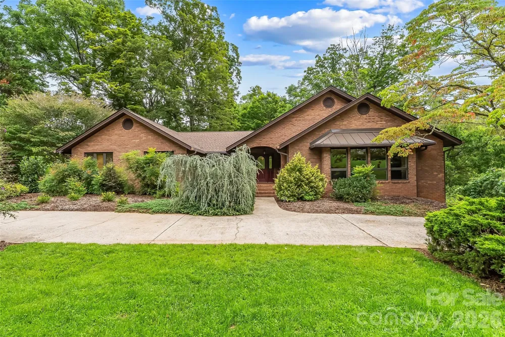 60 Monte Vista Drive Waynesville, NC 28786