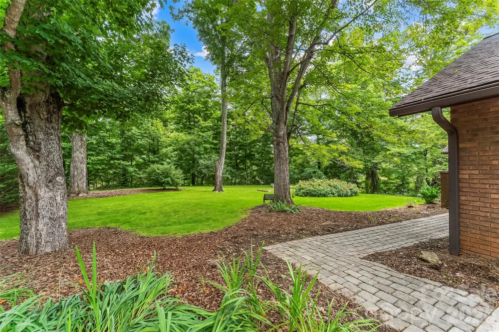 60 Monte Vista Drive Waynesville, NC 28786