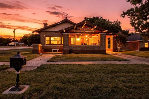 701 Pecan Street