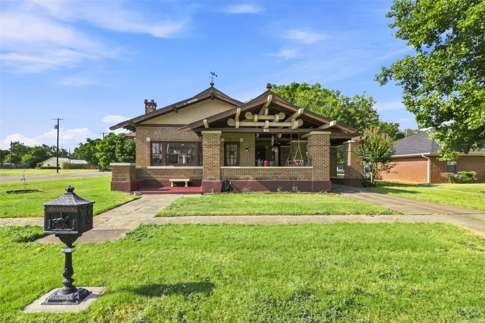 701 Pecan Street Honey Grove, TX 75446