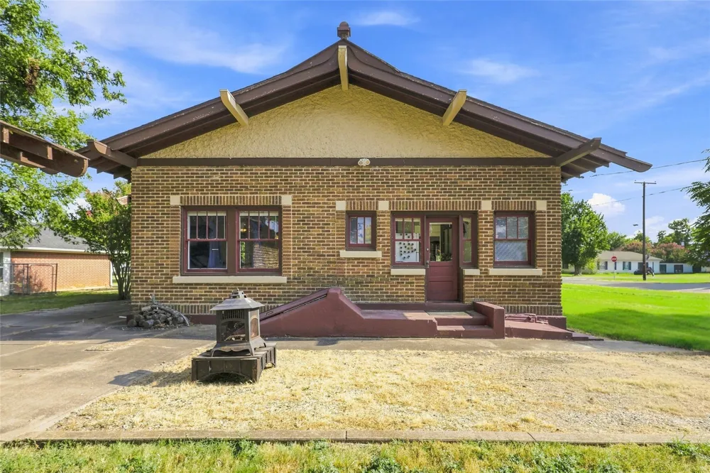 701 Pecan Street Honey Grove, TX 75446