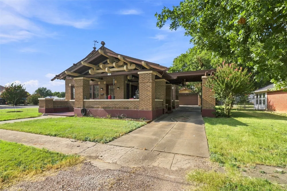 701 Pecan Street Honey Grove, TX 75446