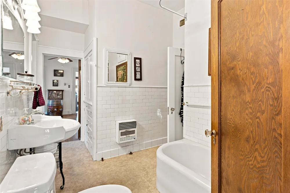 701 Pecan Street Honey Grove, TX 75446