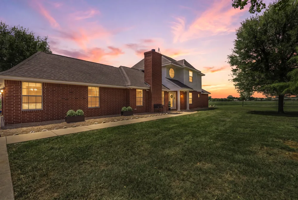 900 E Chad Street Whitney, TX 76692