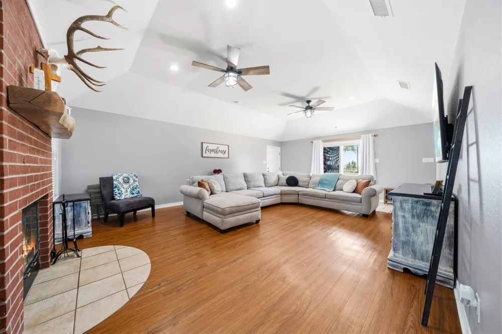 900 E Chad Street Whitney, TX 76692