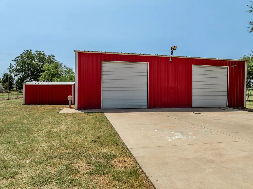 900 E Chad Street Whitney, TX 76692