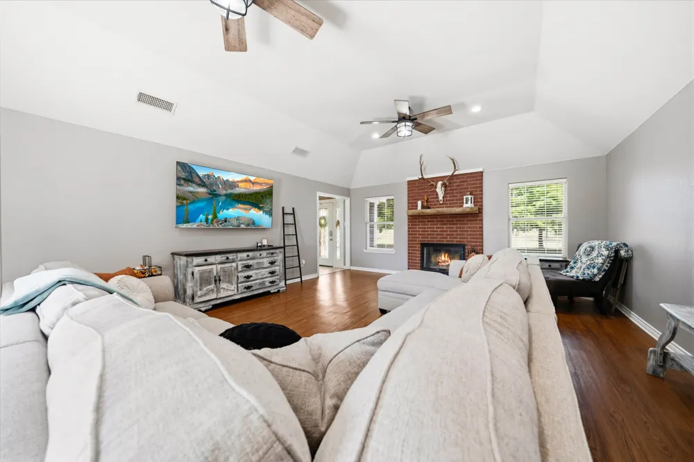 900 E Chad Street Whitney, TX 76692