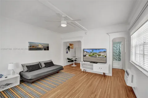 717 Espanola Way #204