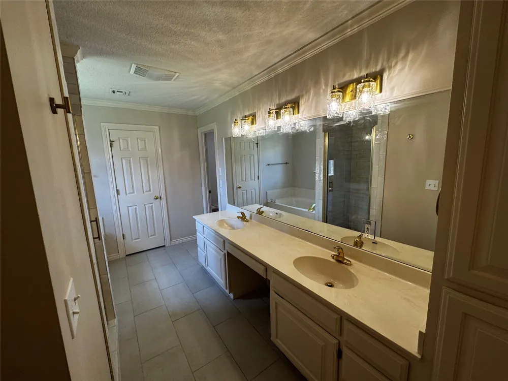 9203 S 73rd East Avenue Tulsa, OK 74133