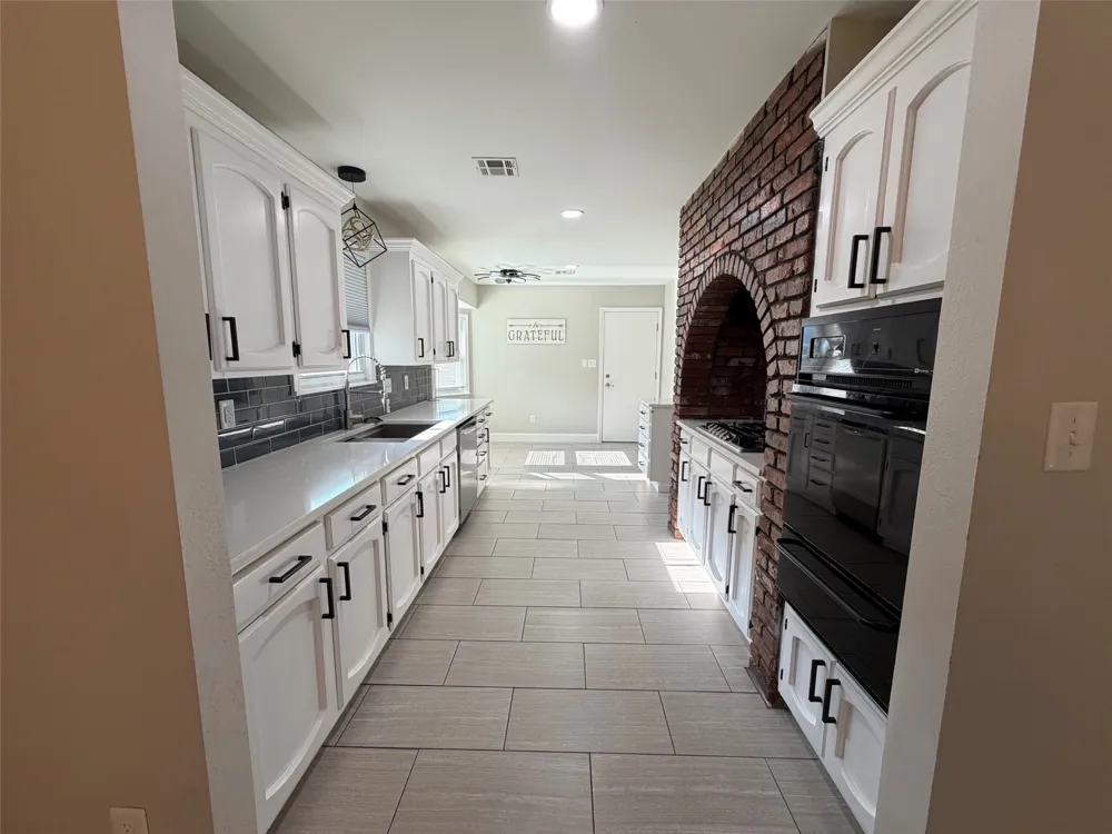 9814 E 37th Court Tulsa, OK 74146