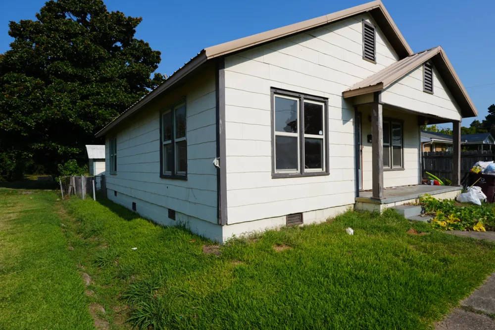 106 S 2nd Eufaula, OK 74432