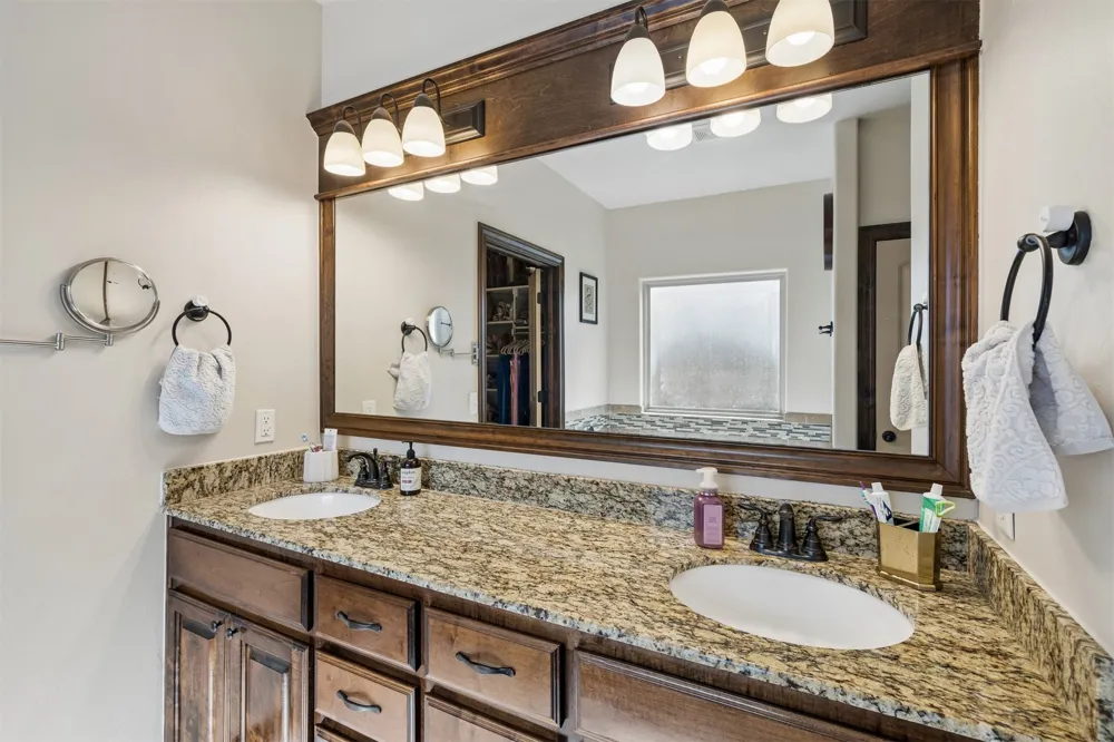 636 NE 23rd Moore, OK 73160