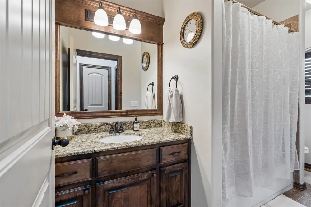 636 NE 23rd Moore, OK 73160