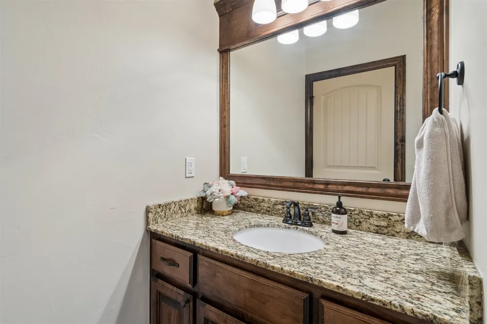 636 NE 23rd Moore, OK 73160