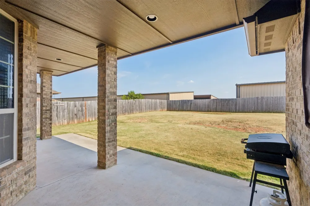 636 NE 23rd Moore, OK 73160