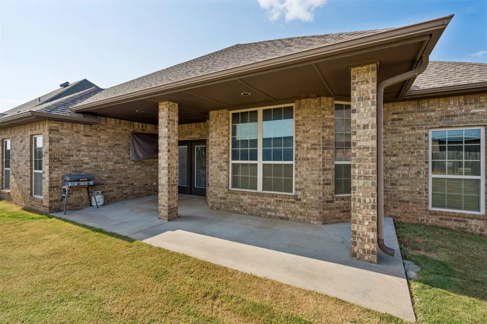 636 NE 23rd Moore, OK 73160