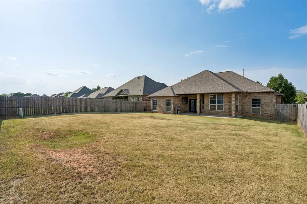 636 NE 23rd Moore, OK 73160