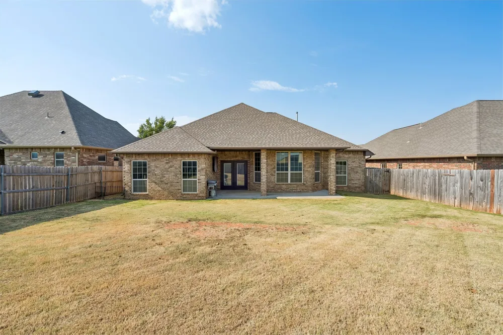 636 NE 23rd Moore, OK 73160