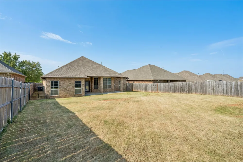 636 NE 23rd Moore, OK 73160