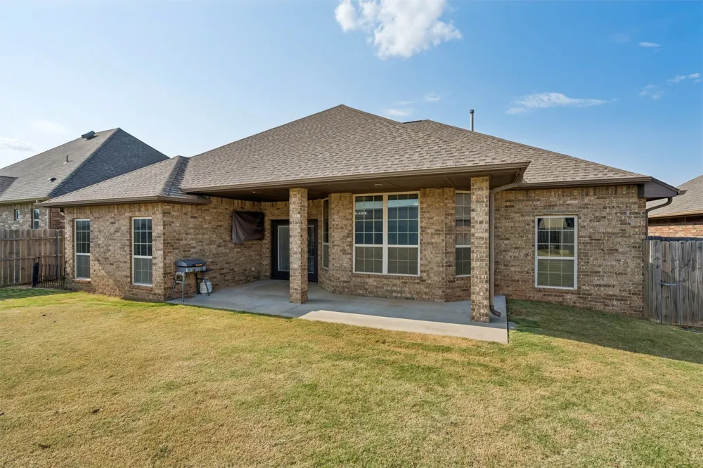 636 NE 23rd Moore, OK 73160