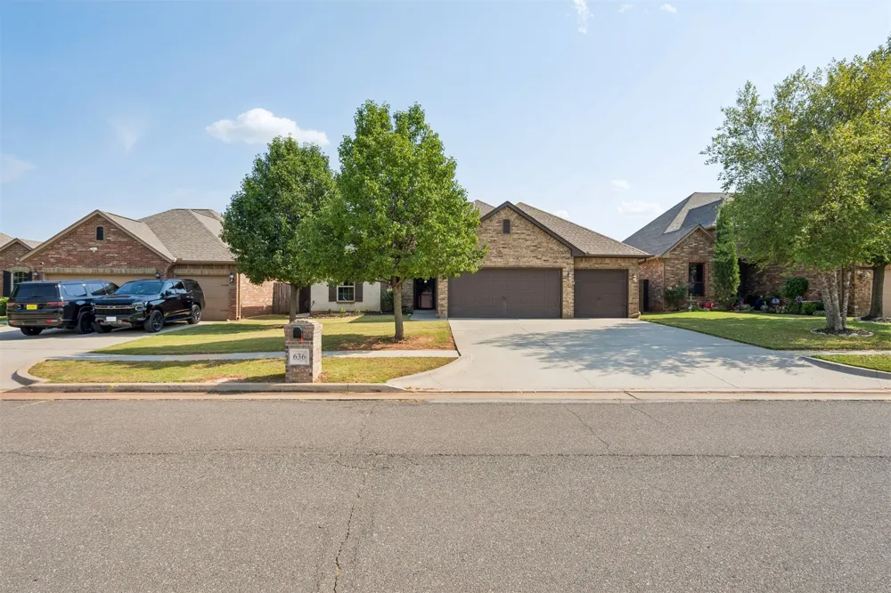 636 NE 23rd Moore, OK 73160