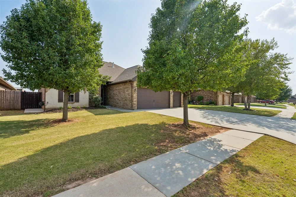 636 NE 23rd Moore, OK 73160