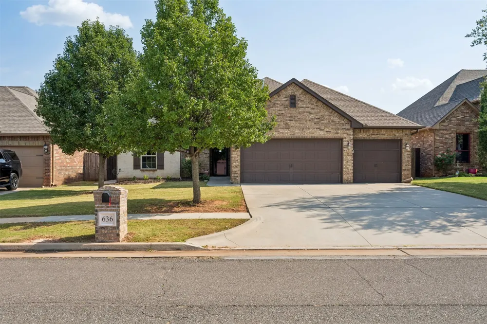 636 NE 23rd Moore, OK 73160