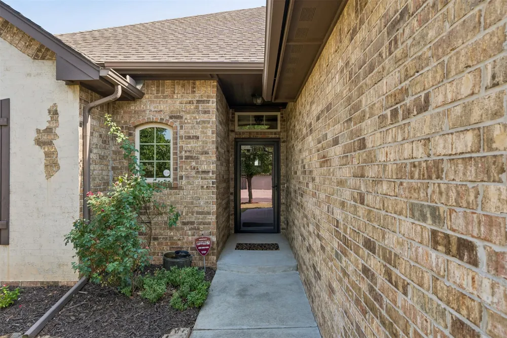 636 NE 23rd Moore, OK 73160