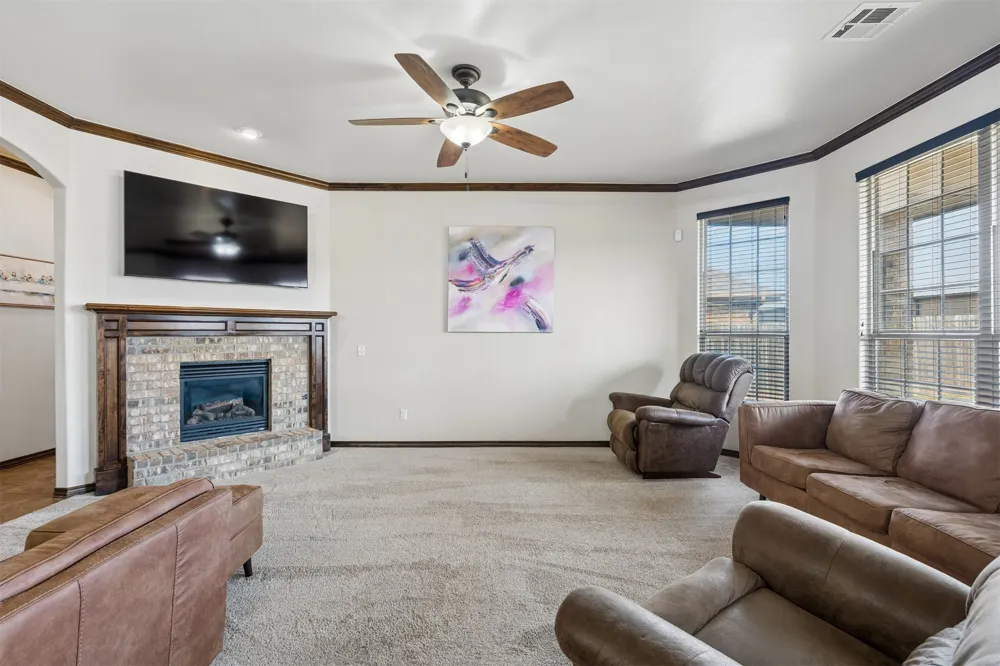 636 NE 23rd Moore, OK 73160