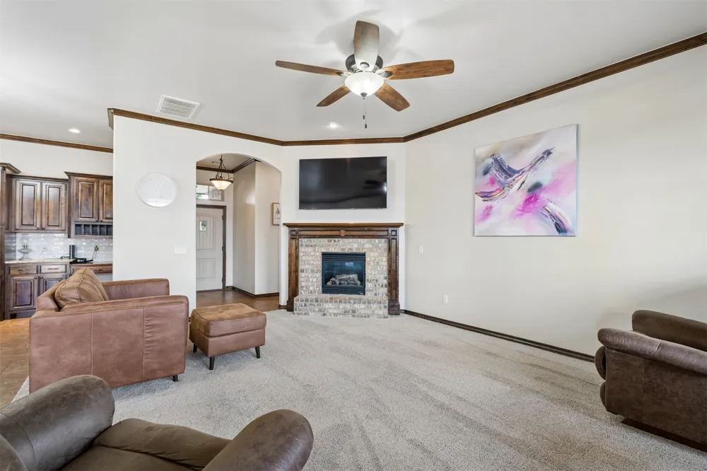 636 NE 23rd Moore, OK 73160