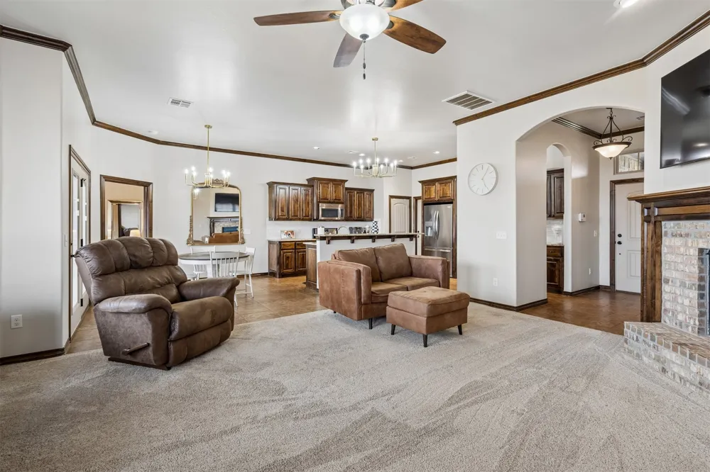 636 NE 23rd Moore, OK 73160
