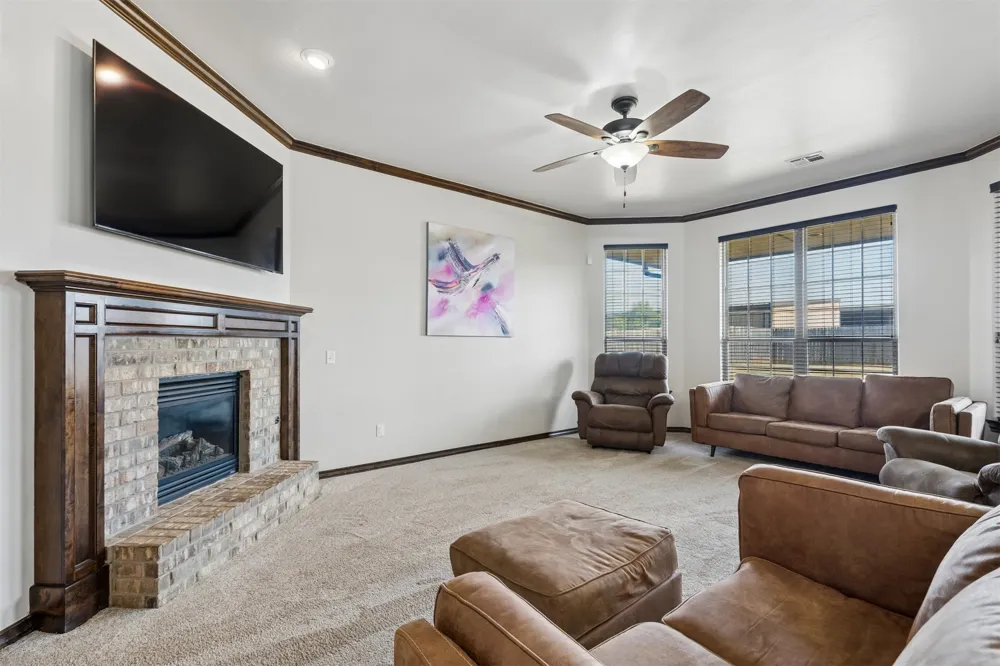 636 NE 23rd Moore, OK 73160