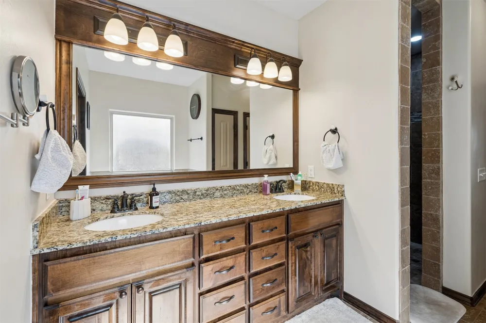 636 NE 23rd Moore, OK 73160