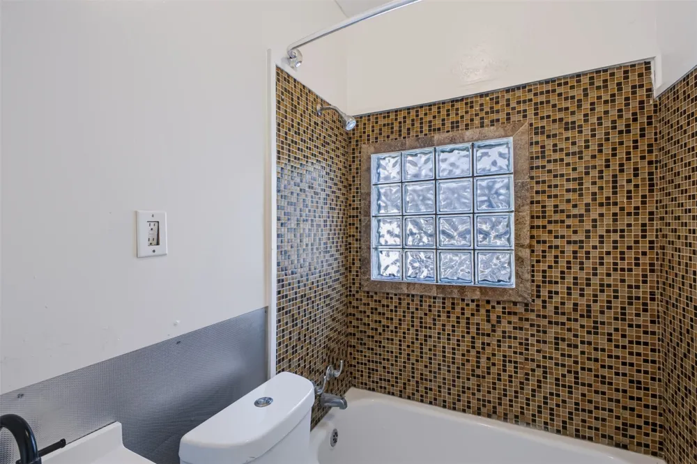 928 E Corona Ada, OK 74820