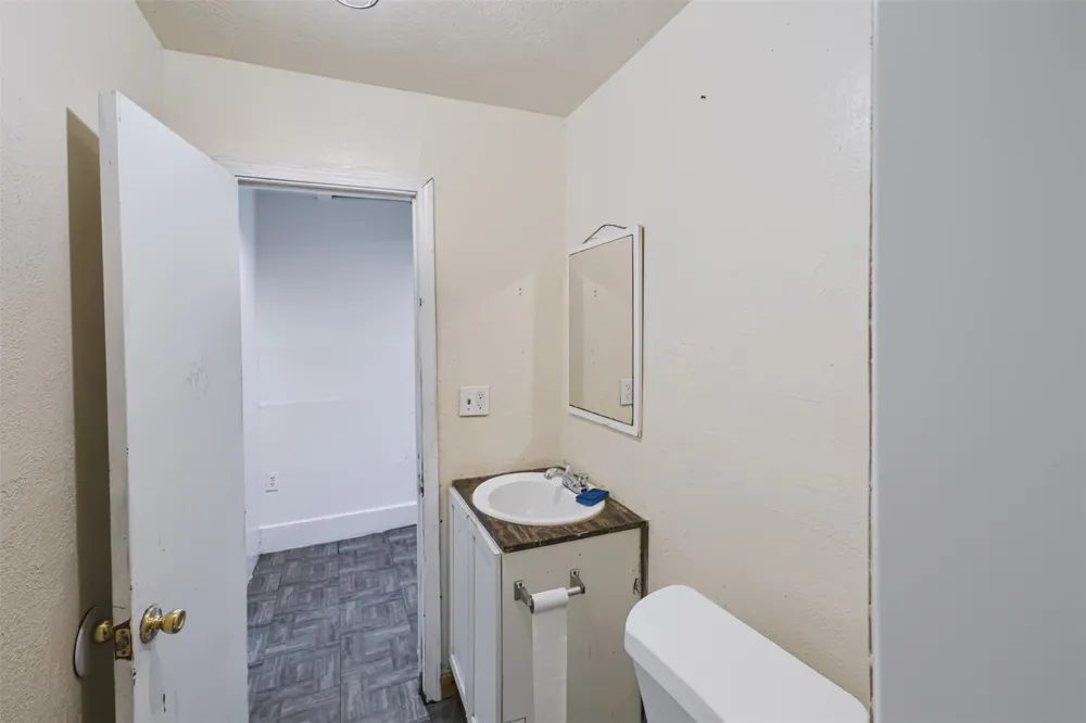 928 E Corona Ada, OK 74820