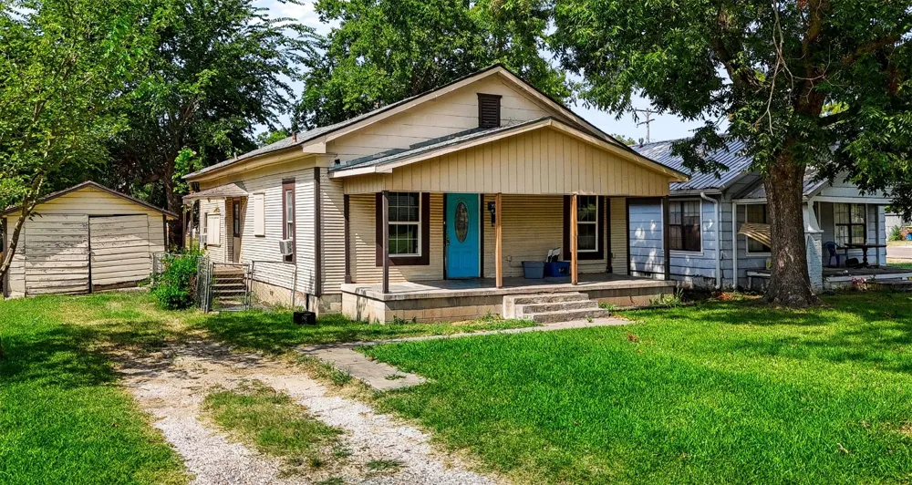 928 E Corona Ada, OK 74820