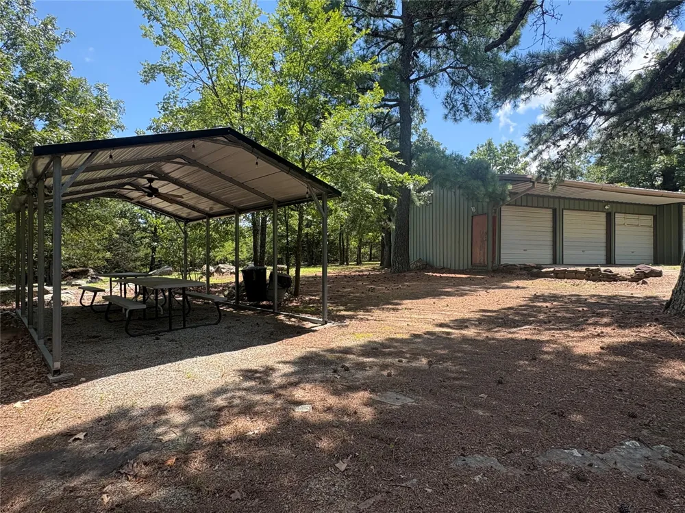 979 County Line Road Eufaula, OK 74432
