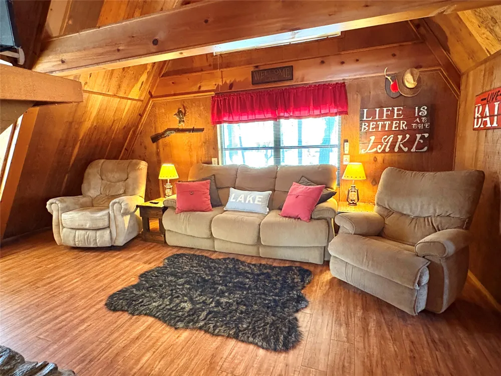 979 County Line Road Eufaula, OK 74432