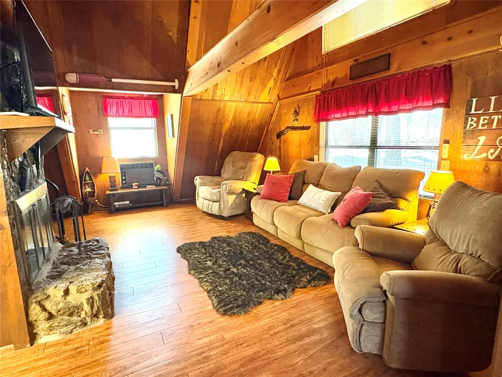 979 County Line Road Eufaula, OK 74432