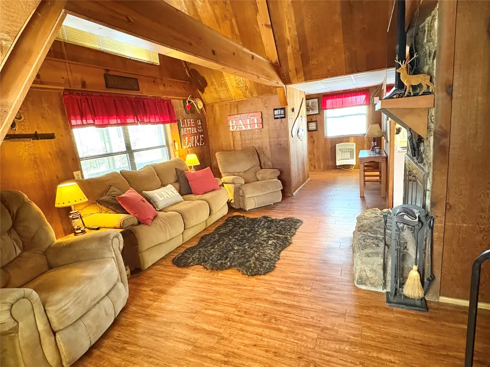 979 County Line Road Eufaula, OK 74432