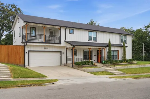 2212 E 12th Place