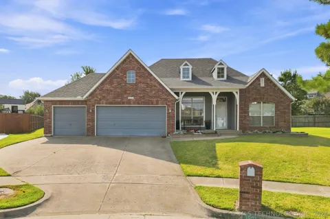 1601 W Waco Street