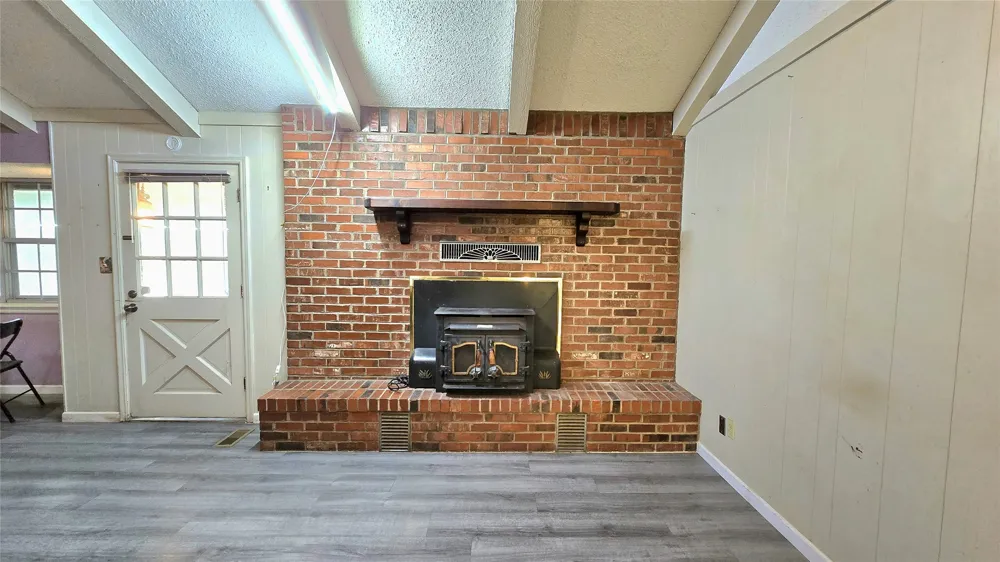 1525 County Line Road E Fort Gibson, OK 74434